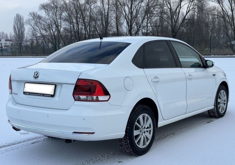 Volkswagen Polo белый