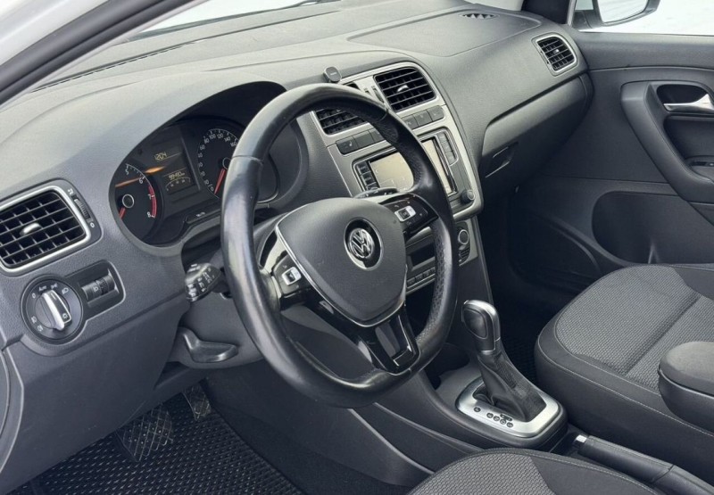 Volkswagen Polo белый