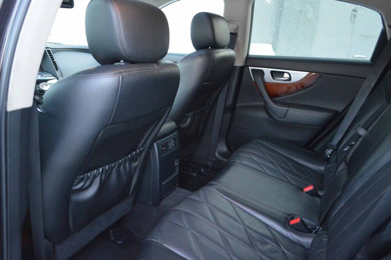 Infiniti QX70 / FX37